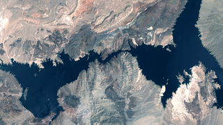 link to multimedia item number 2777 entitled 'Lake Mead Shrinks!'. Description is 'Image from the year 2000.'