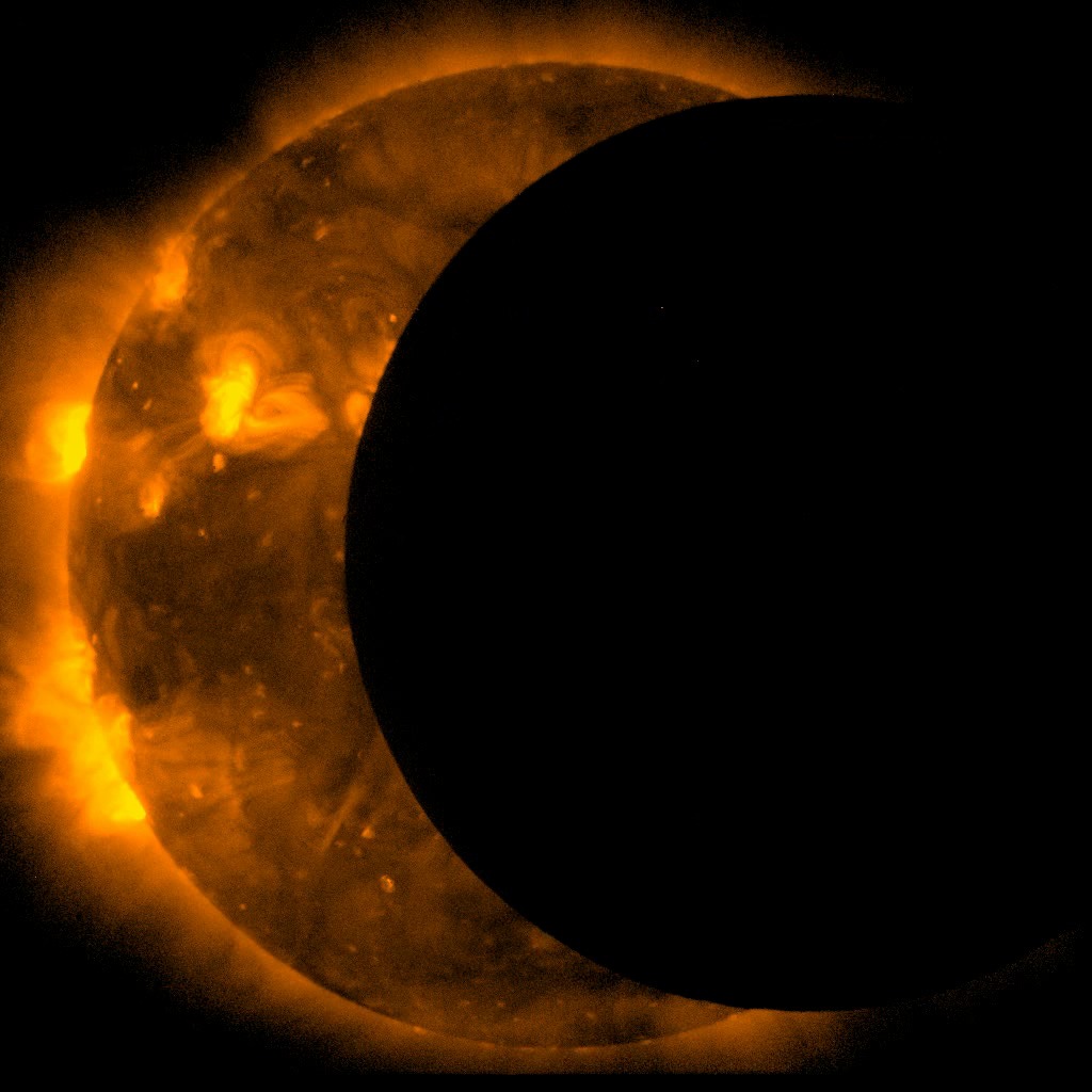 A short movie of the May 2012 solar eclipse.