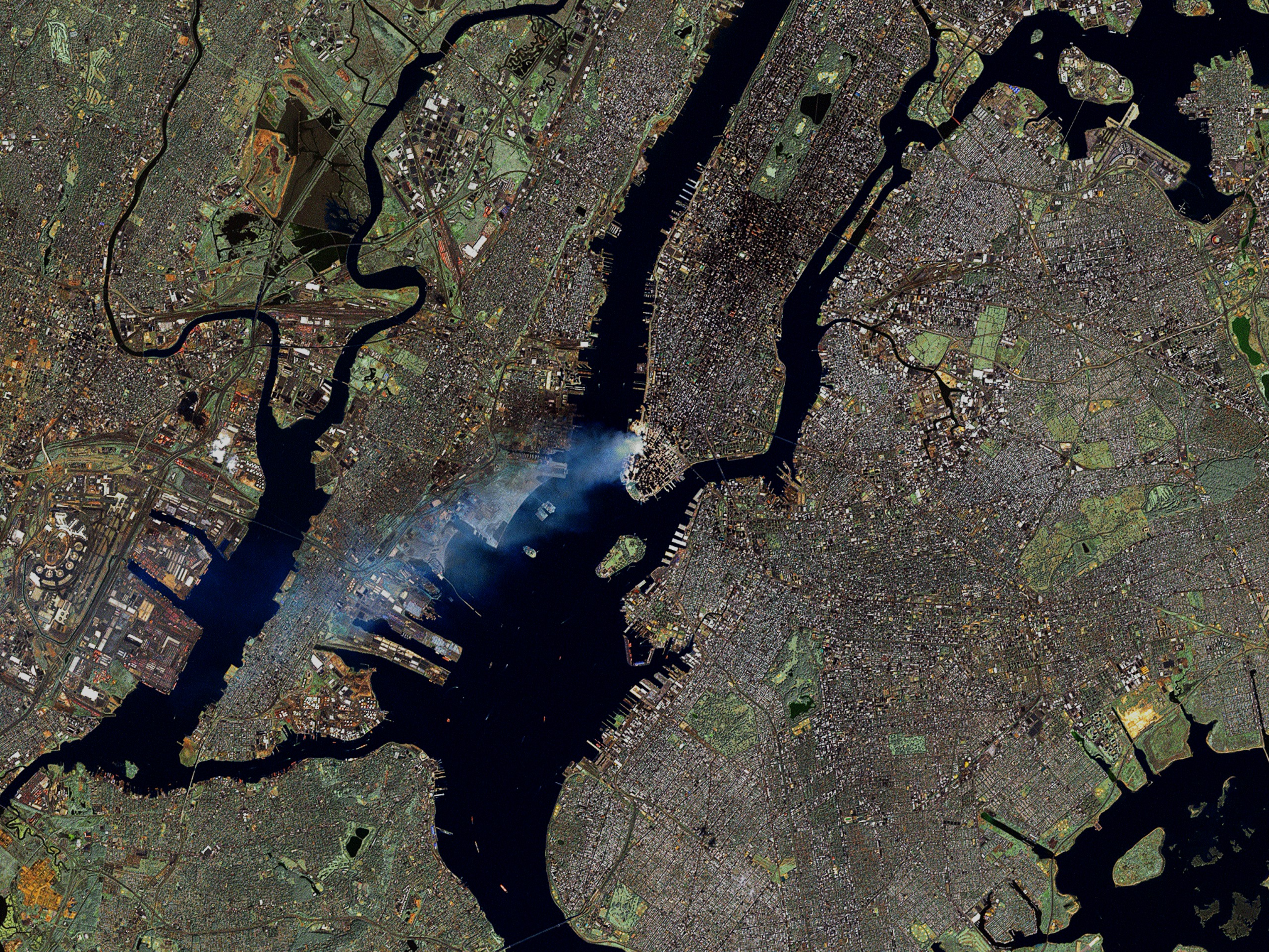 7 декабря 2001 год. Нью Йорк из космоса 11 сентября 2001. 11 Сентября вид из космоса. Нью Йорк со спутника 11 09. NASA снимки со спутника NASA.