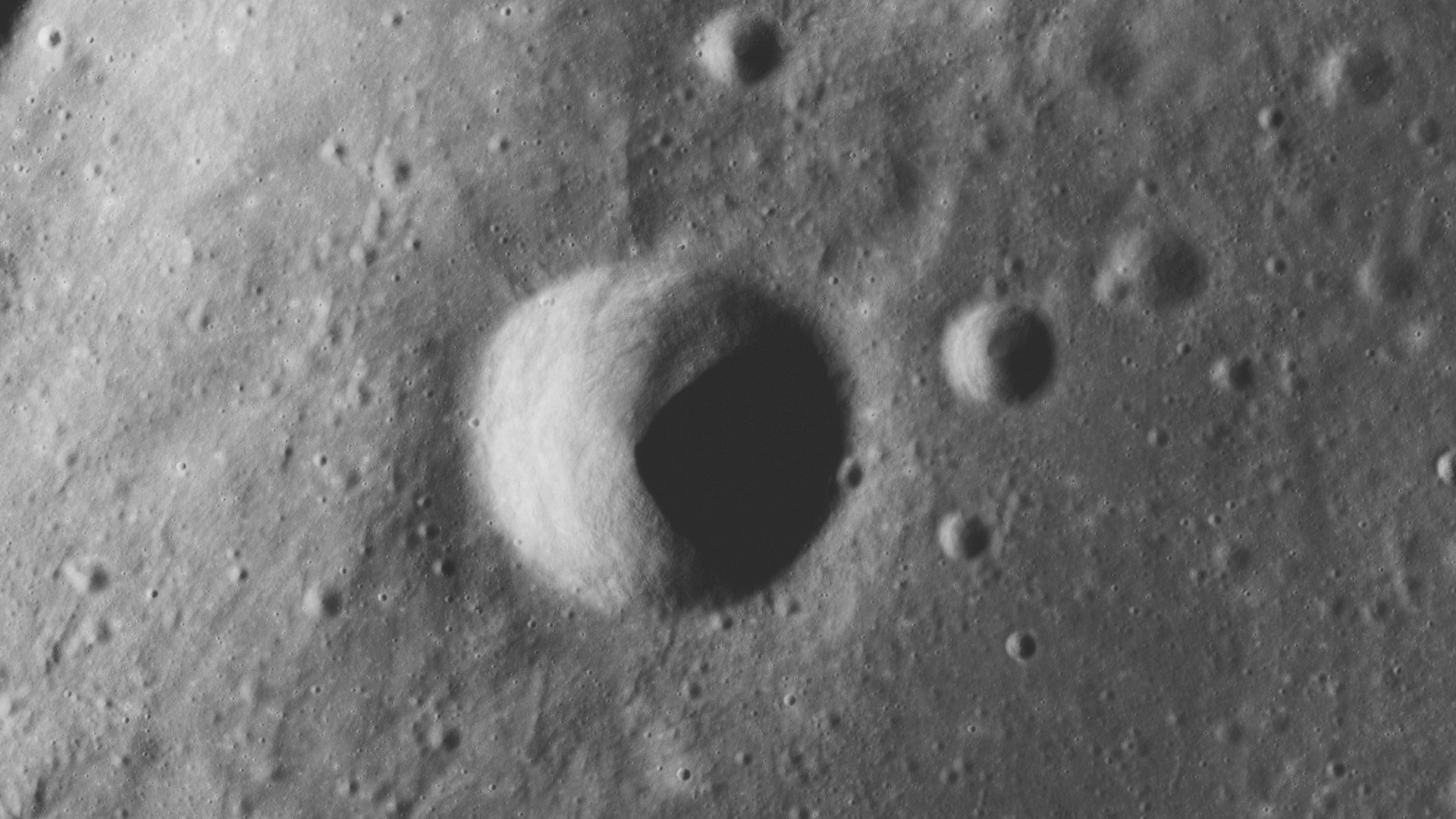 Stereoscopic pair of crater Ruth. Stereoscopic imagery is provided for the left and right eye.