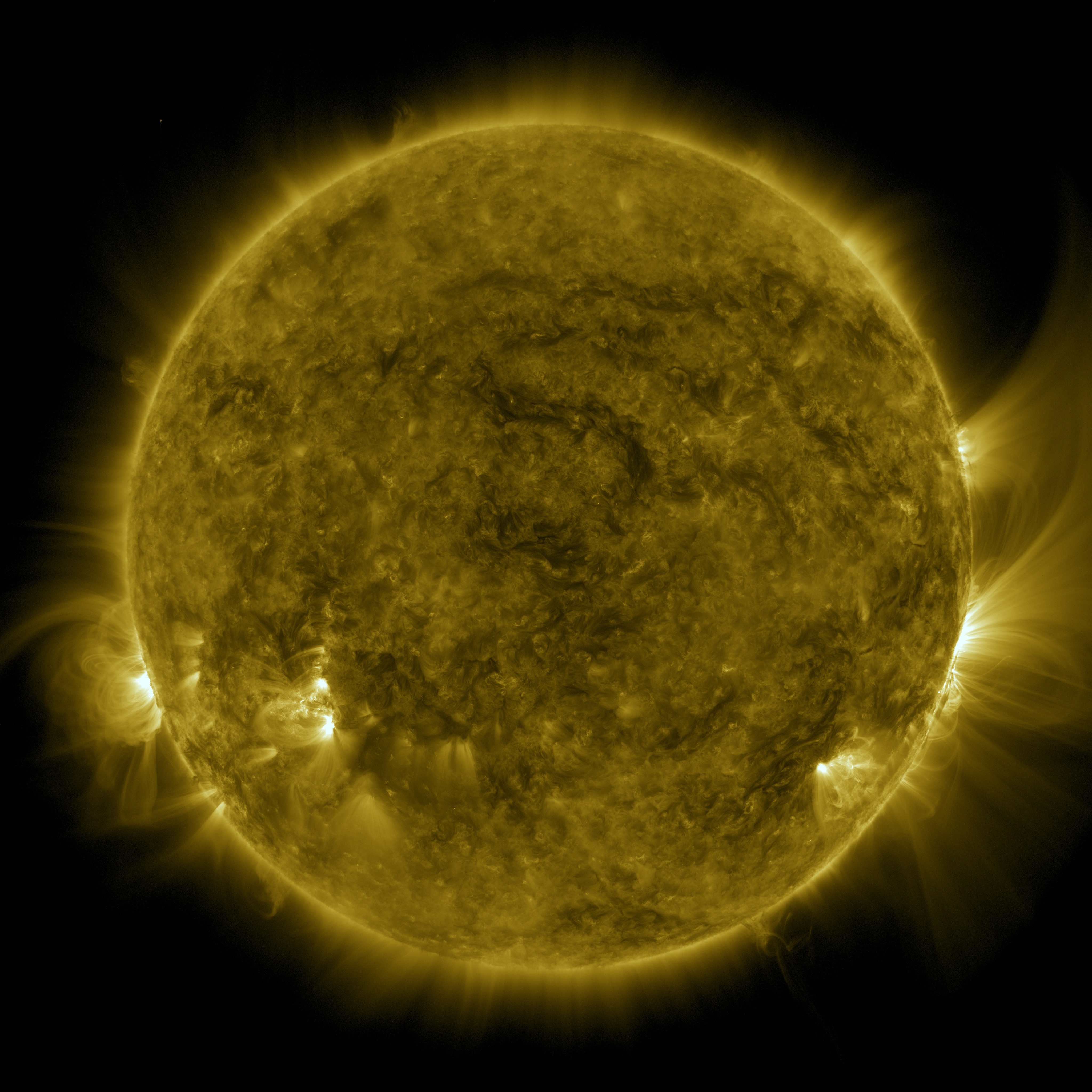 A 4Kx4K frame set of the opening part of the coronal rain (right limb of sun) in the 171 &Aring; wavelength.