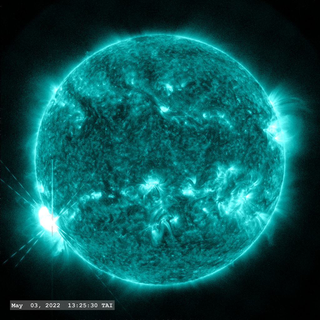 The solar flare as seen in AIA 131 Angstrom filter. No correction is applied for the instrument Point-Spread Function (PSF).