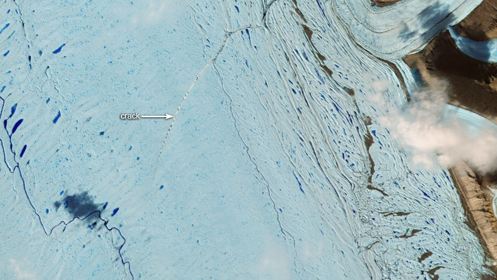 A close-up of the same image reveals the crack that ultimately led to creation of the 2010 ice island.
