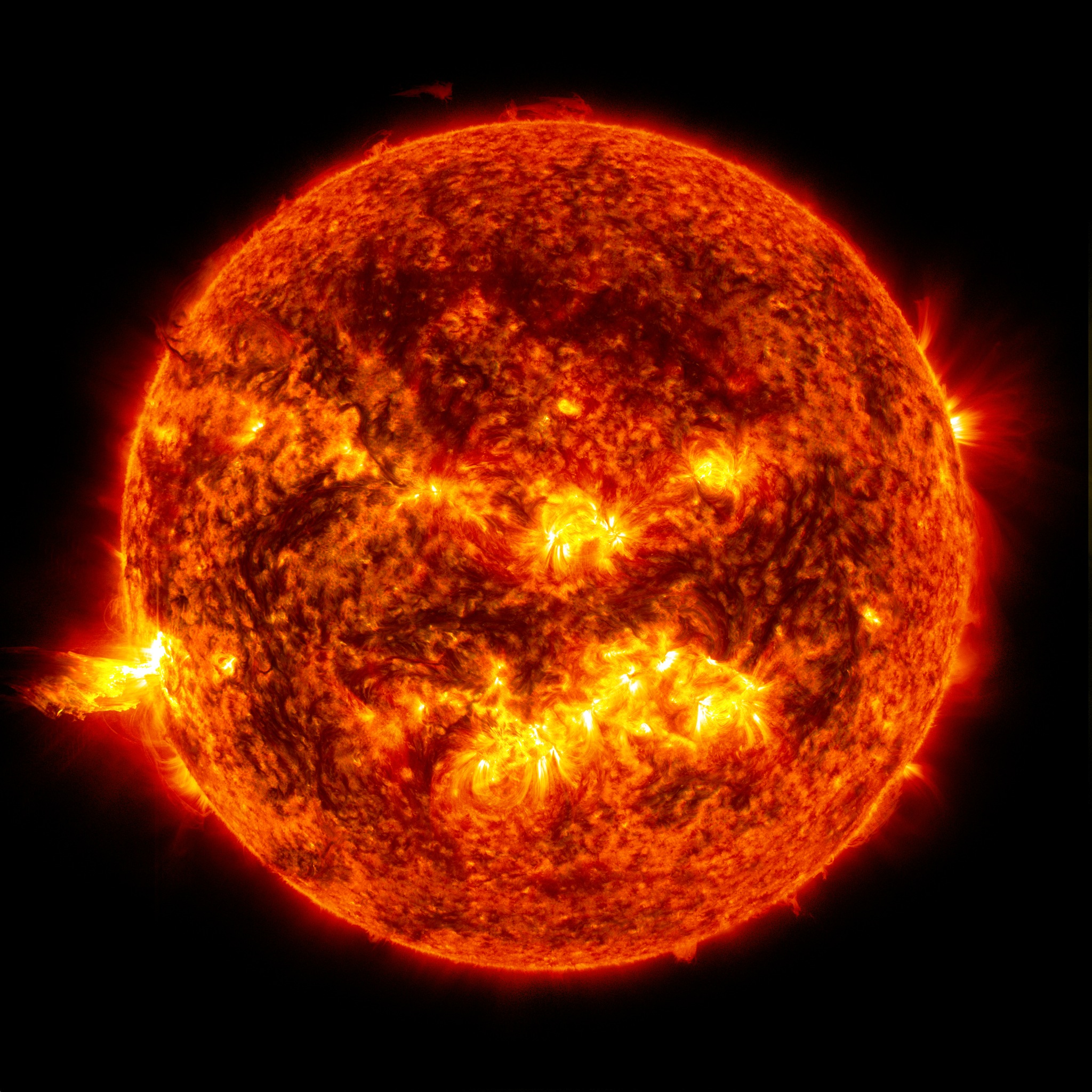 Blended 304 and 171 images from SDO AIA.Credit: NASA/SDO