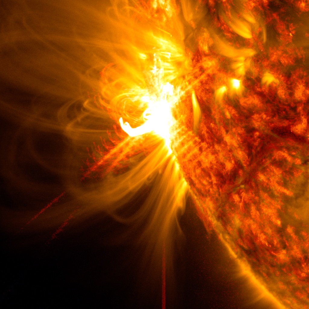 Вспышка на солнце сегодня 2024 март. Солнечные вспышки x100. Вспышки на солнце. Взрыв солнца. Солнечные вспышки на солнце.